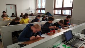 IMG_20191211_150919.jpg Soutěžní workshop Základy elektrotechniky