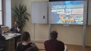 20221221_083913.jpg Cestovatelské přednášky – místa navštívená našimi vyučujícími (21. prosince 2022)