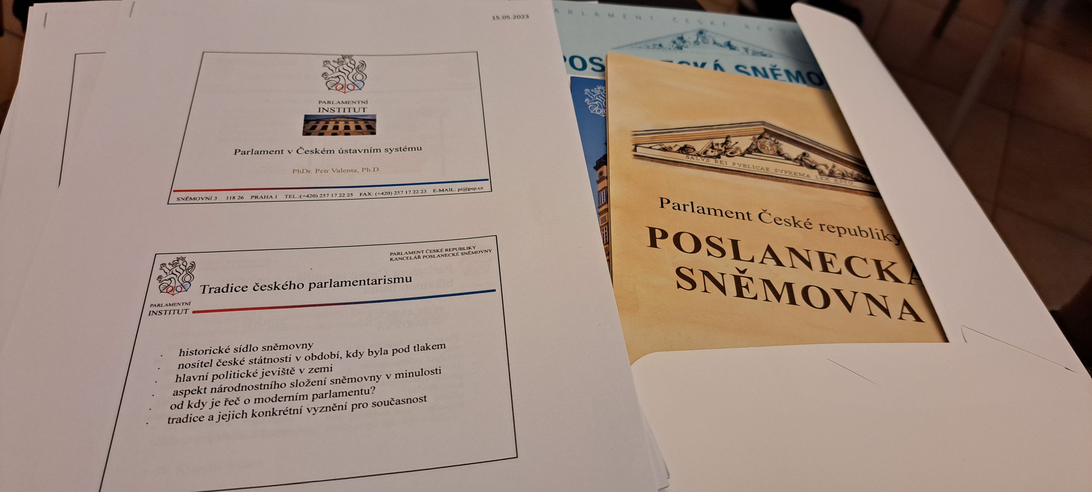 c633e60200df43e3986ab6e6b8efcdcb8ea0d9d1 - Student 3. ročníku na semináři a v Poslanecké sněmovně