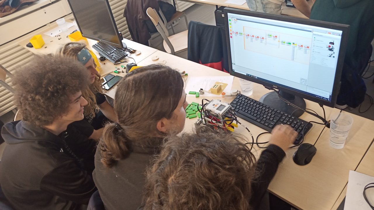 IMG 20240126 151047 - Soutěž Roboti@FSI – celorepublikové finále za účasti našich studentů (26. ledna 2024)