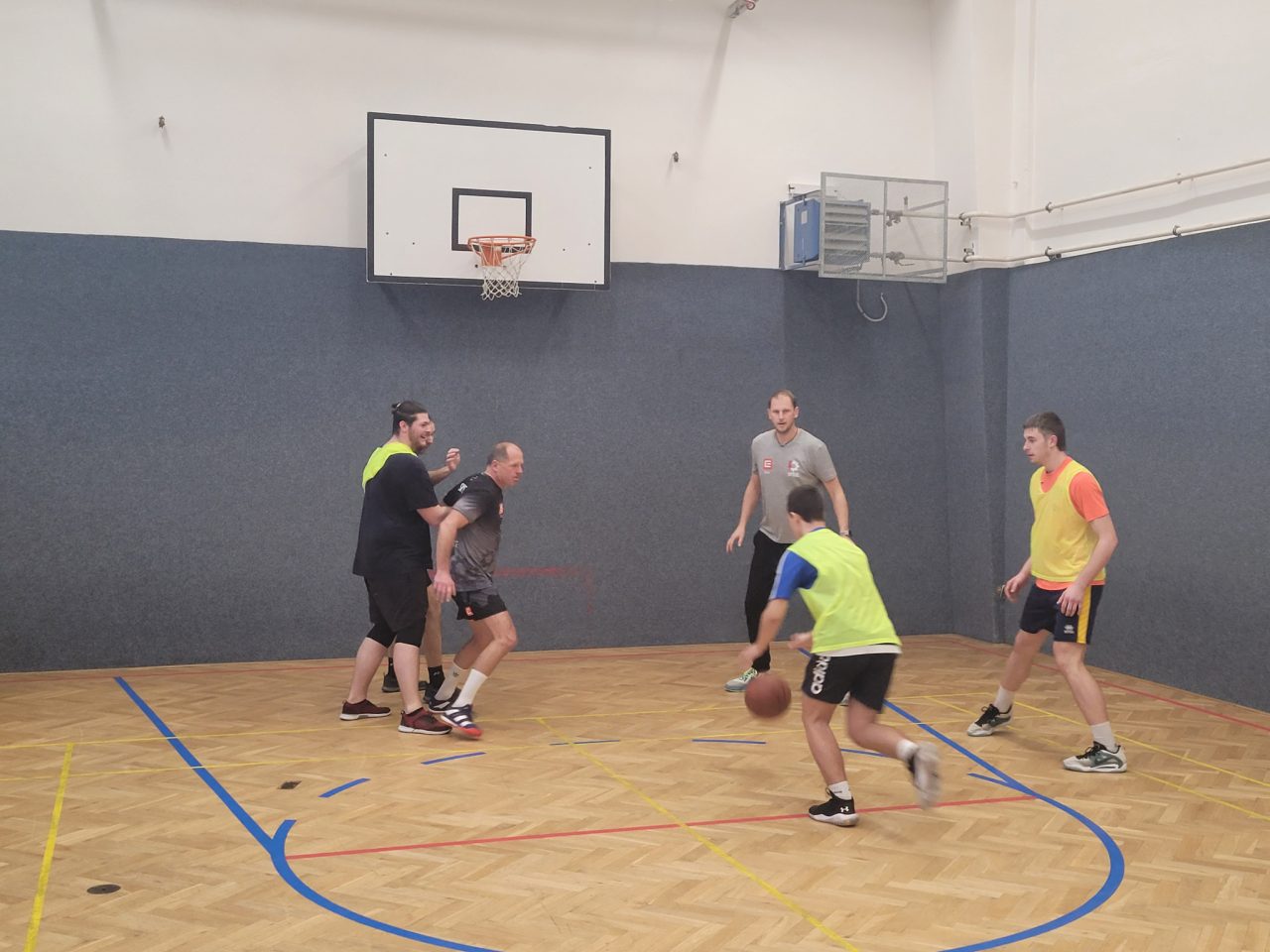 streetball2 - Vánoční turnaj ve streetballu a soutěž Silák školy (21. prosince 2023)