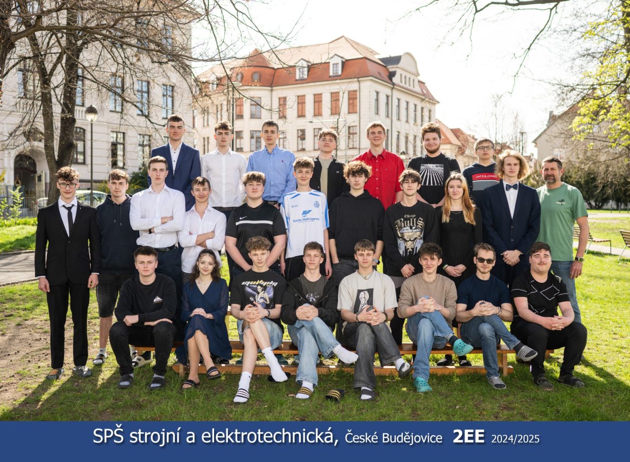 2ee 27x - Focení tříd a učitelského sboru - 15. 4. 2025