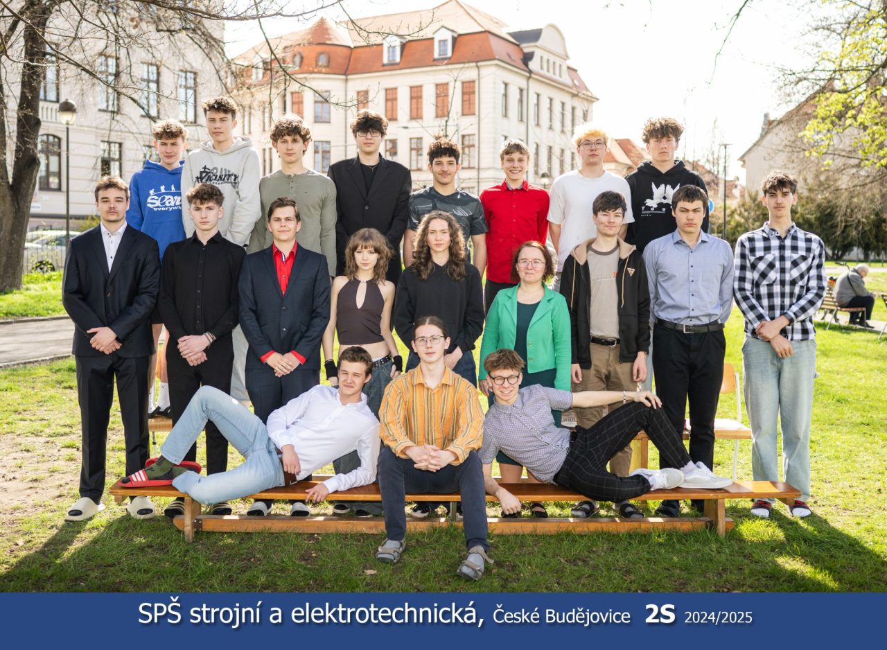 2s 22x - Focení tříd a učitelského sboru - 15. 4. 2025