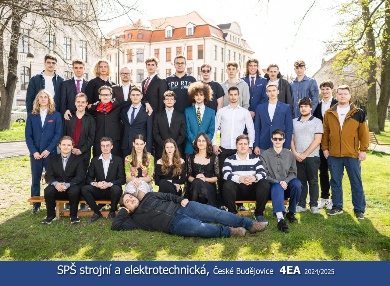4ea 31x - Focení tříd a učitelského sboru - 15. 4. 2025