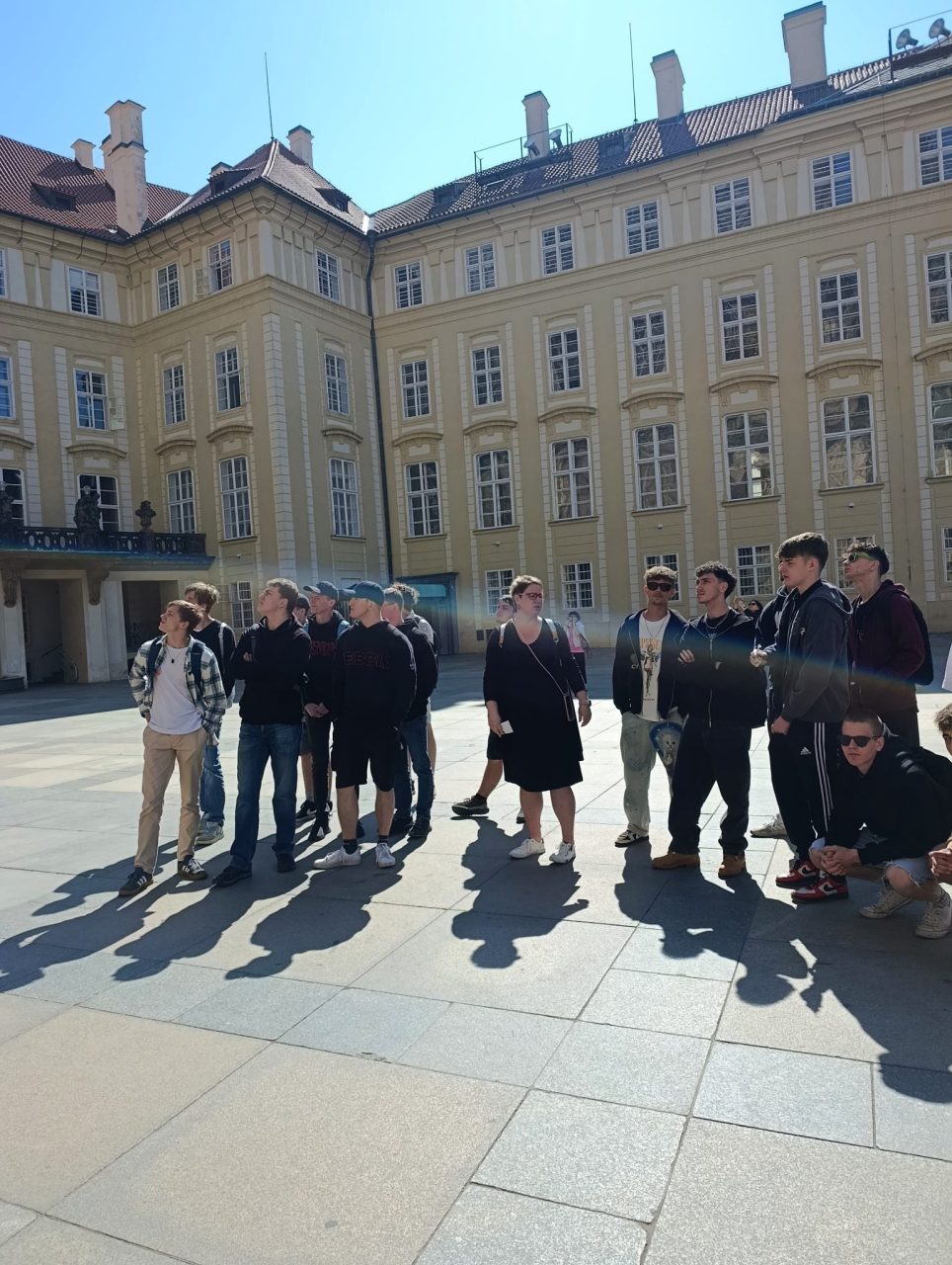 IMG 20250513 WA0071 - Exkurze do Prahy pro 3.EM a 3.S (Pražský hrad a Národní muzeum)