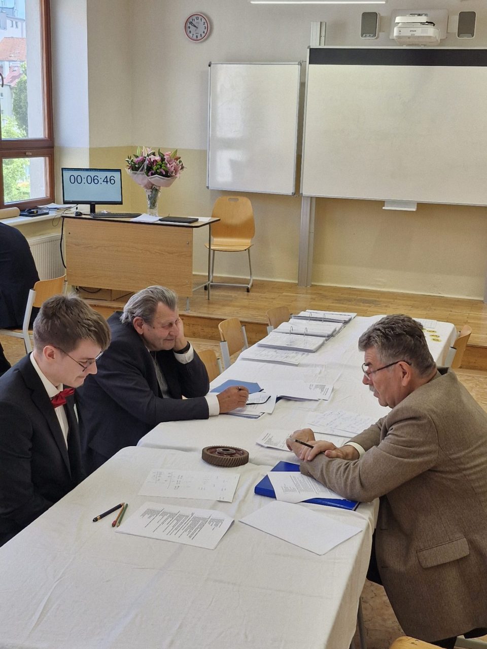 20250527 095212 - Maturitní zkoušky 2025: Přehled výsledků a úspěchů našich čtvrtých ročníků