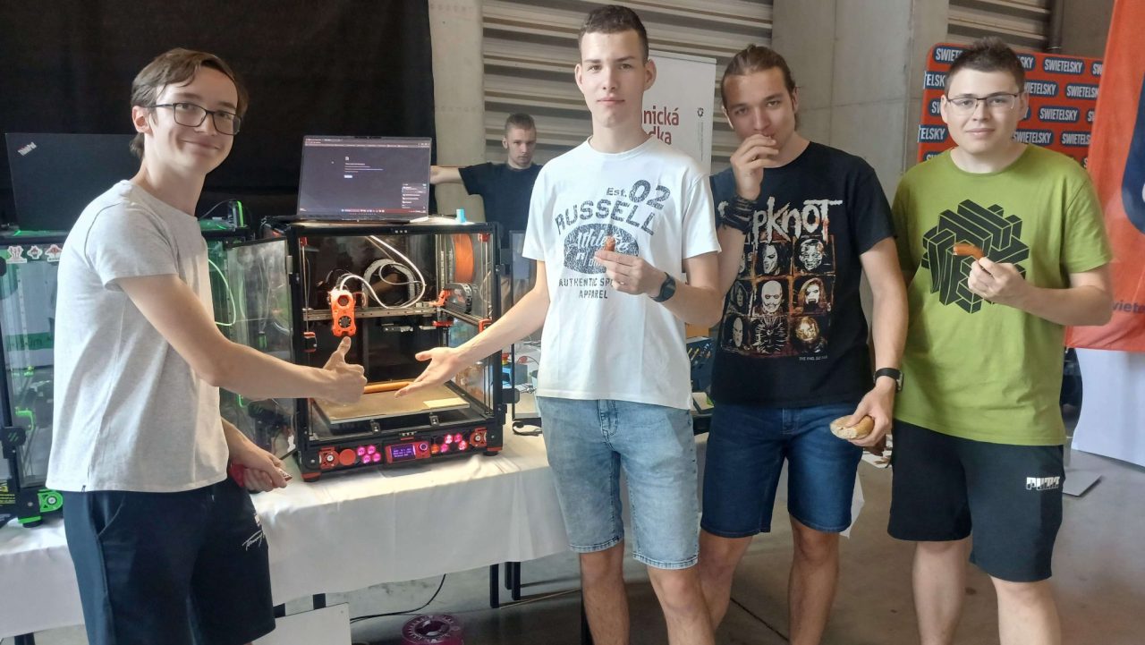 20250605 110407746 iOS - Prezentace projektu DuklaLabs na akci Dobrodružství s technikou