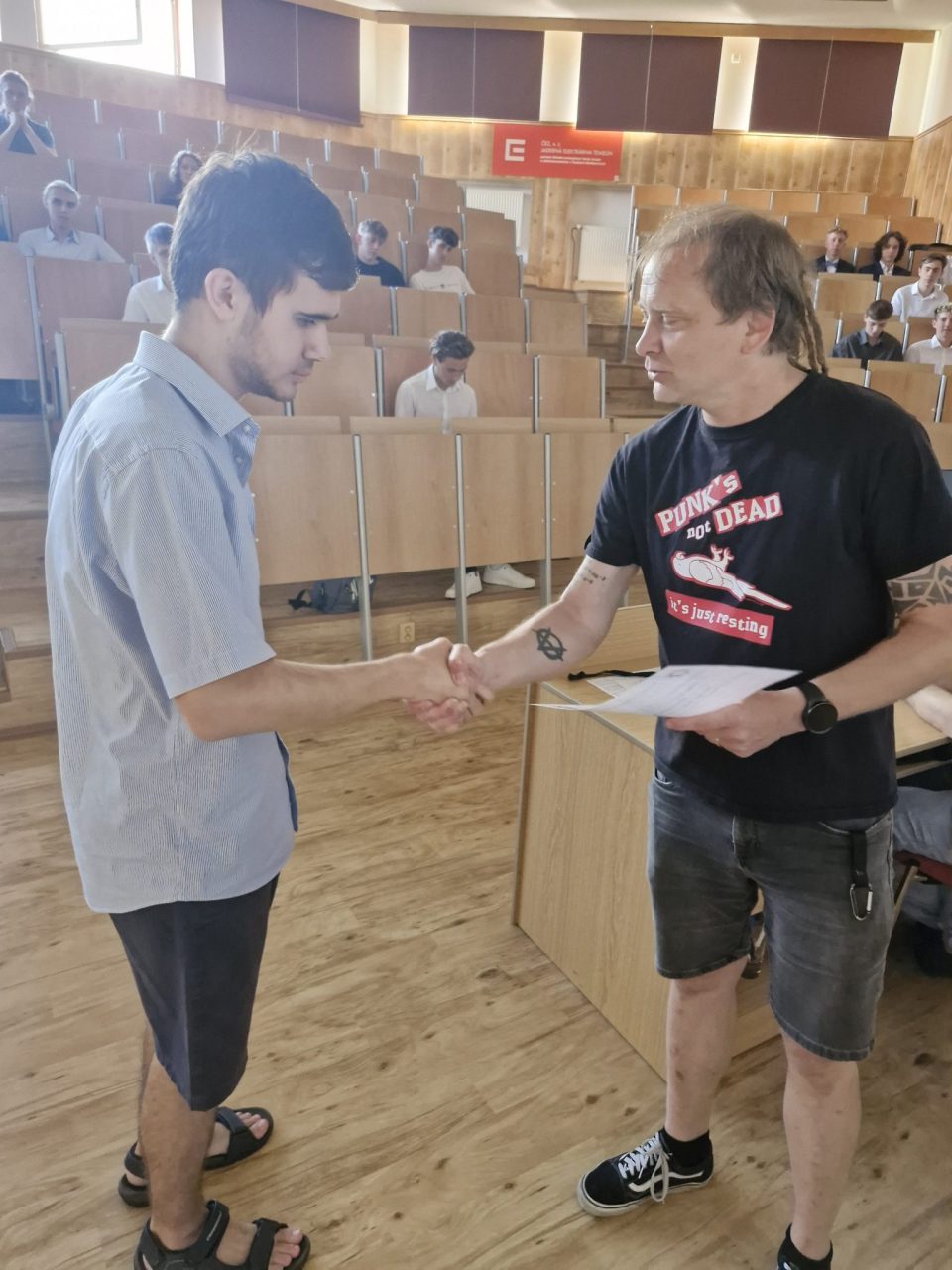 20250627 094303 - Předání motivačních stipendií za 2. pololetí