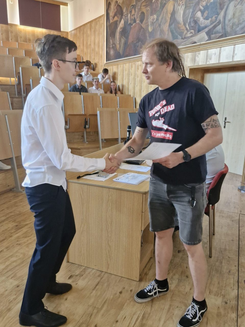 20250627 094358 - Předání motivačních stipendií za 2. pololetí