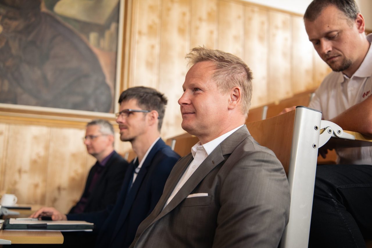 Elektromobilita 2 - SPŠ SE spolupořádala konferenci "Na slovíčko o elektromobilitě…"