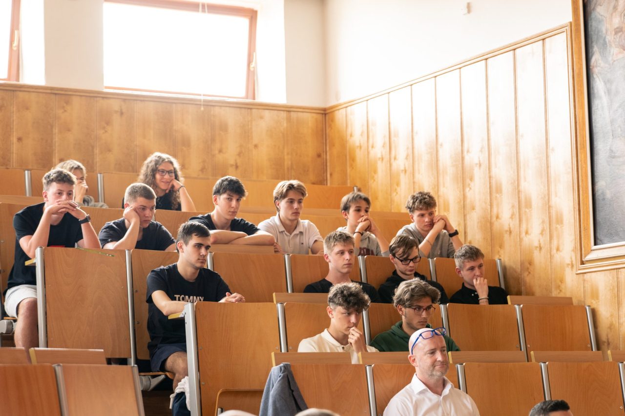 Elektromobilita 20 - SPŠ SE spolupořádala konferenci "Na slovíčko o elektromobilitě…"