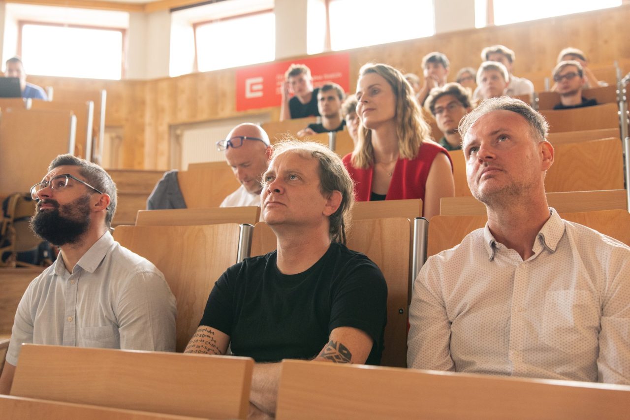 Elektromobilita 9 - SPŠ SE spolupořádala konferenci "Na slovíčko o elektromobilitě…"