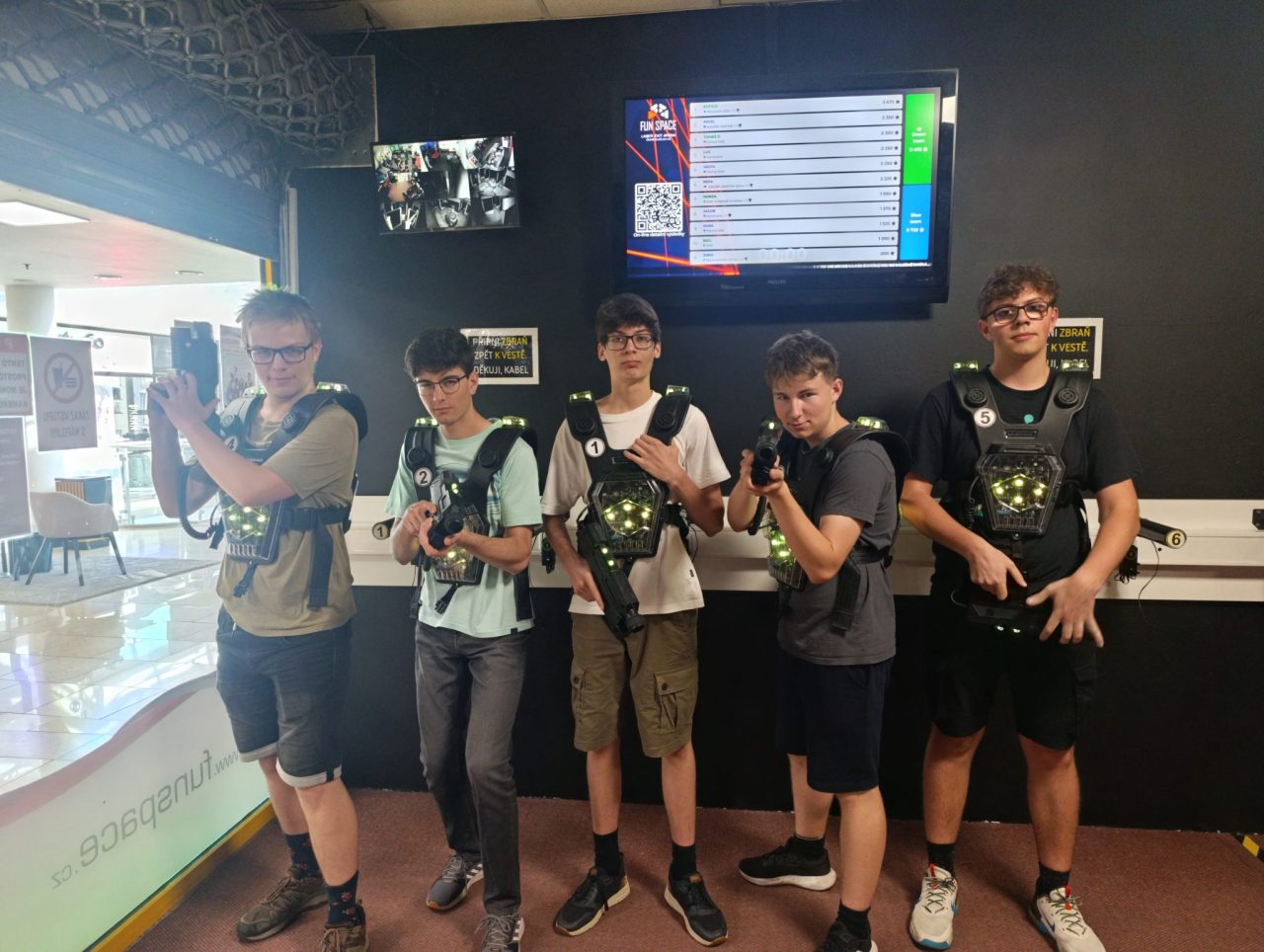 IMG 20250624 080805 - Školní akce na závěr roku - 2.ER (laser game a rafty)