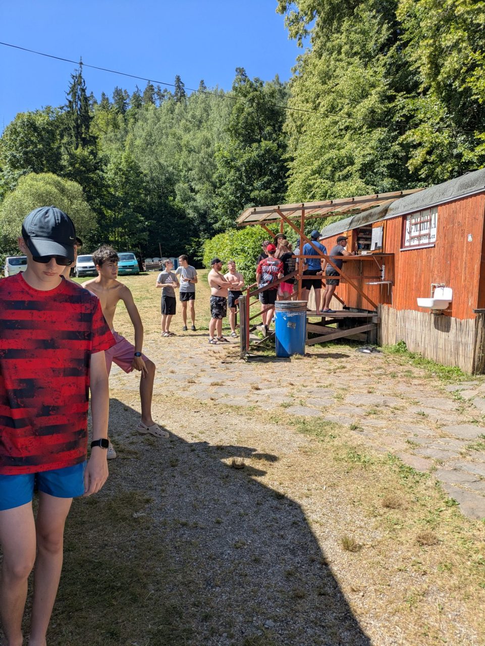 PXL 20250625 083759682 - Školní akce na závěr roku – 1. ER (návštěva areálu ČEZ a rafty na řece Vltavě)