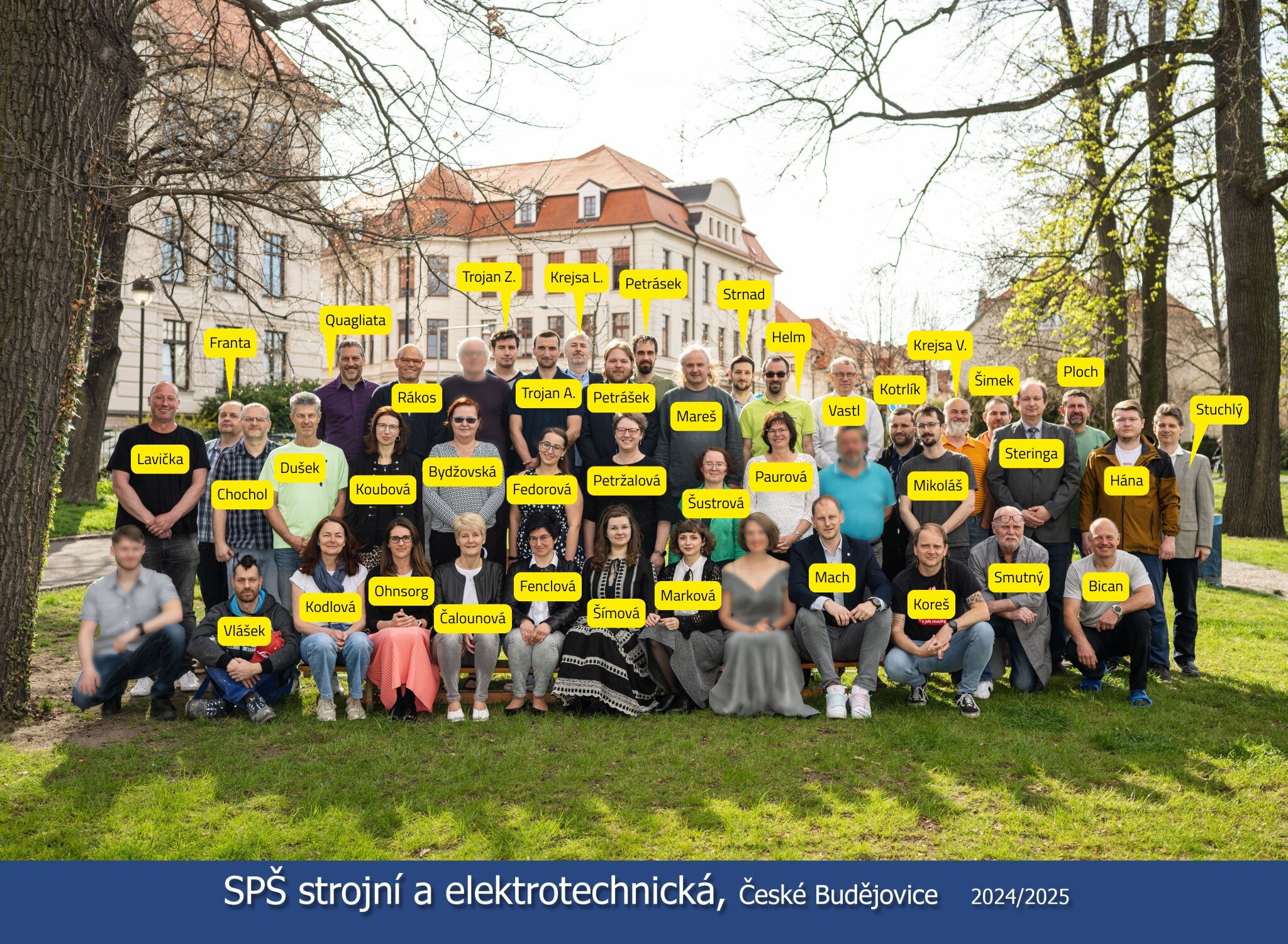 Fotka ucitelskeho sboru s popisky - Kontakty