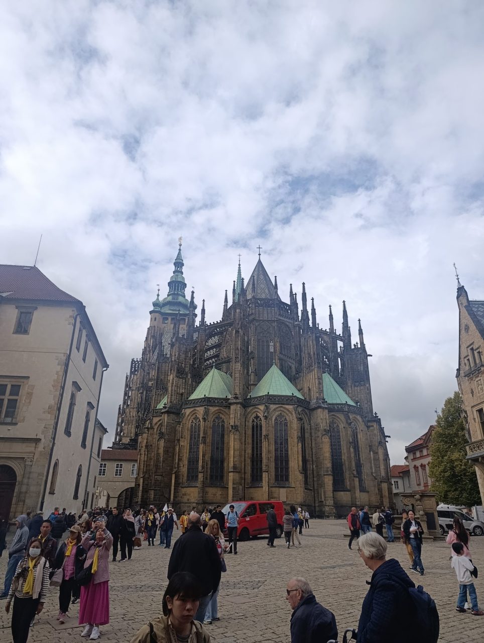 IMG 20251009 104938 - Společenskovědní exkurze do Prahy (3.EM a 3.ER)