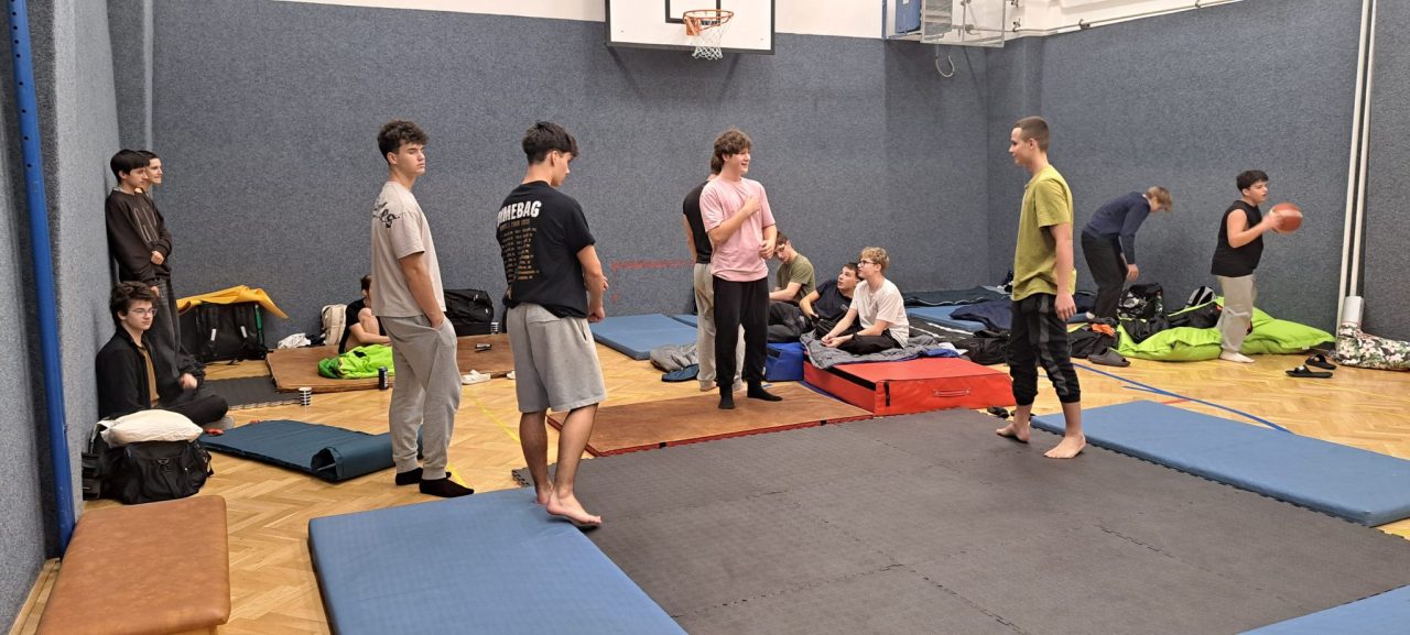 20251105 213100 - Přespávačky ve škole - 1.ER, 1.EM, 1.EE