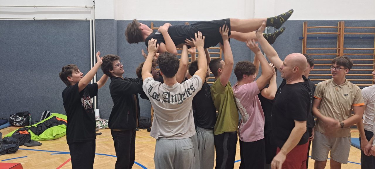 20251105 214811 - Přespávačky ve škole - 1.ER, 1.EM, 1.EE