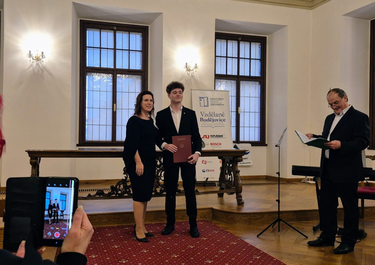 20251127 151340 - Naši studenti obdrželi stipendia Nadace pro podporu vzdělání a vědy