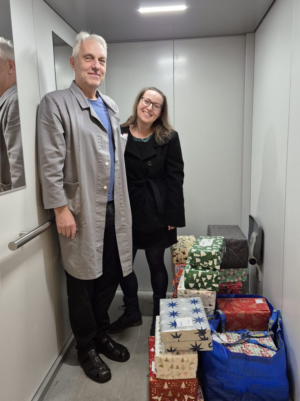 20251204 114415 - Dukla pomáhá: Krabice od bot předány