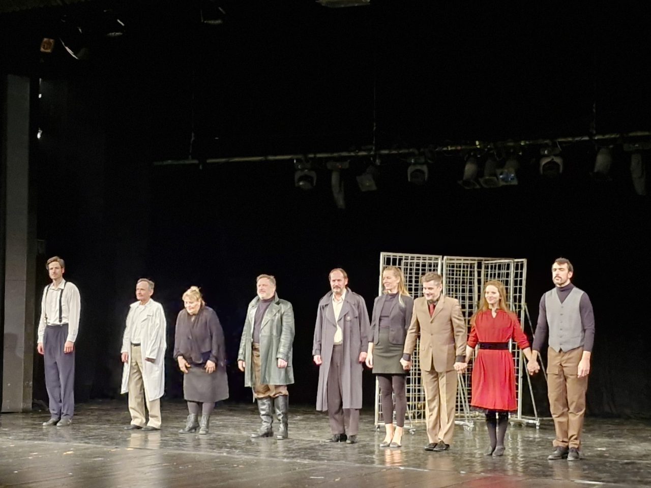 20251217 121857 - Předvánoční čas: třídnické hodiny a divadelní představení Bílá nemoc (17. 12. 2025)