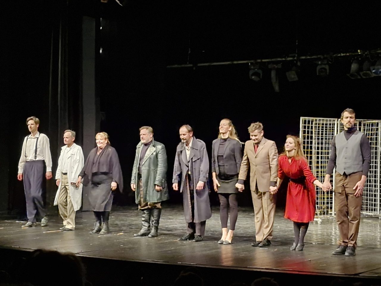 20251217 121903 - Předvánoční čas: třídnické hodiny a divadelní představení Bílá nemoc (17. 12. 2025)