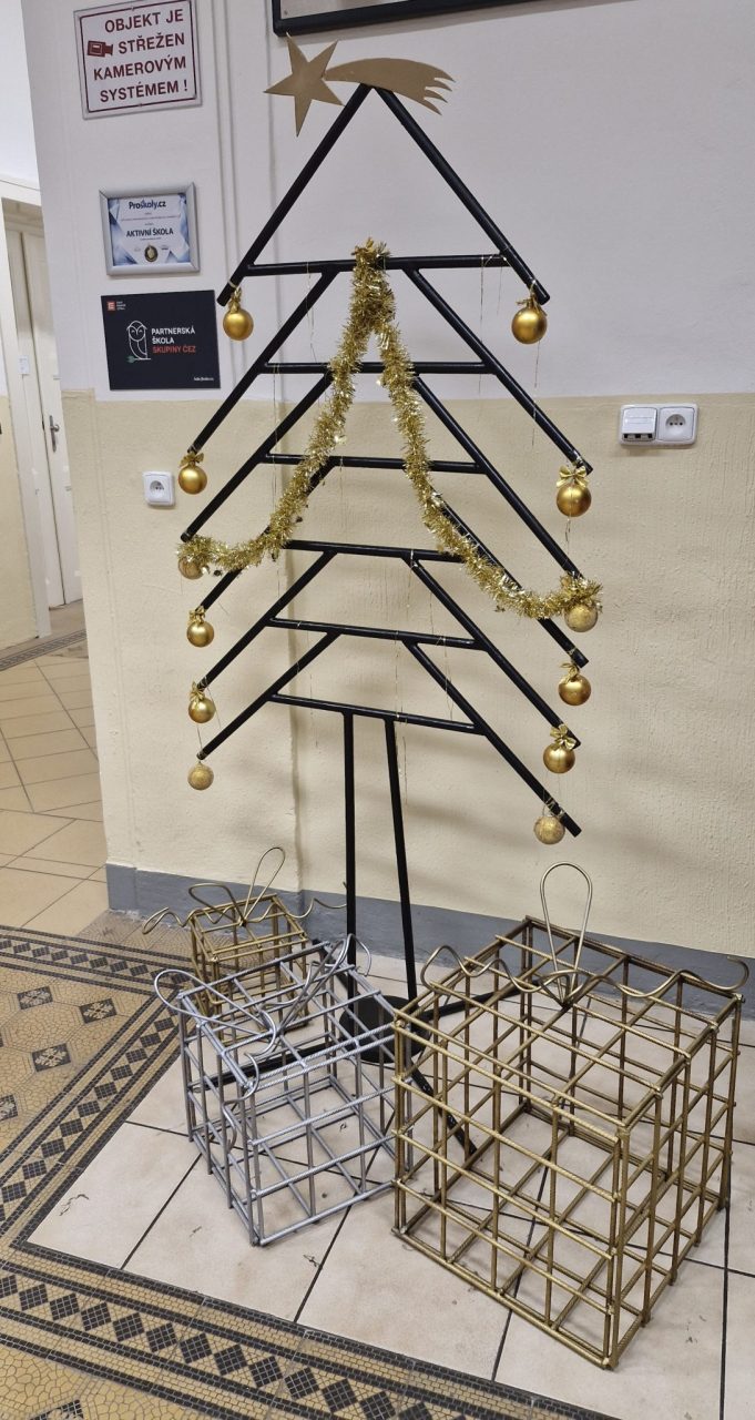 20251218 113725 - Předvánoční čas: třídnické hodiny a divadelní představení Bílá nemoc (17. 12. 2025)