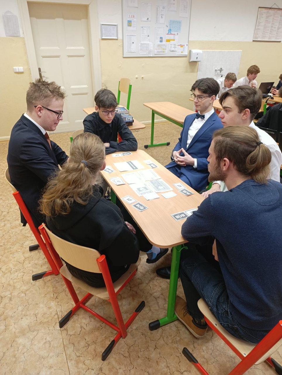 IMG 20251217 081354 - Předvánoční čas: třídnické hodiny a divadelní představení Bílá nemoc (17. 12. 2025)