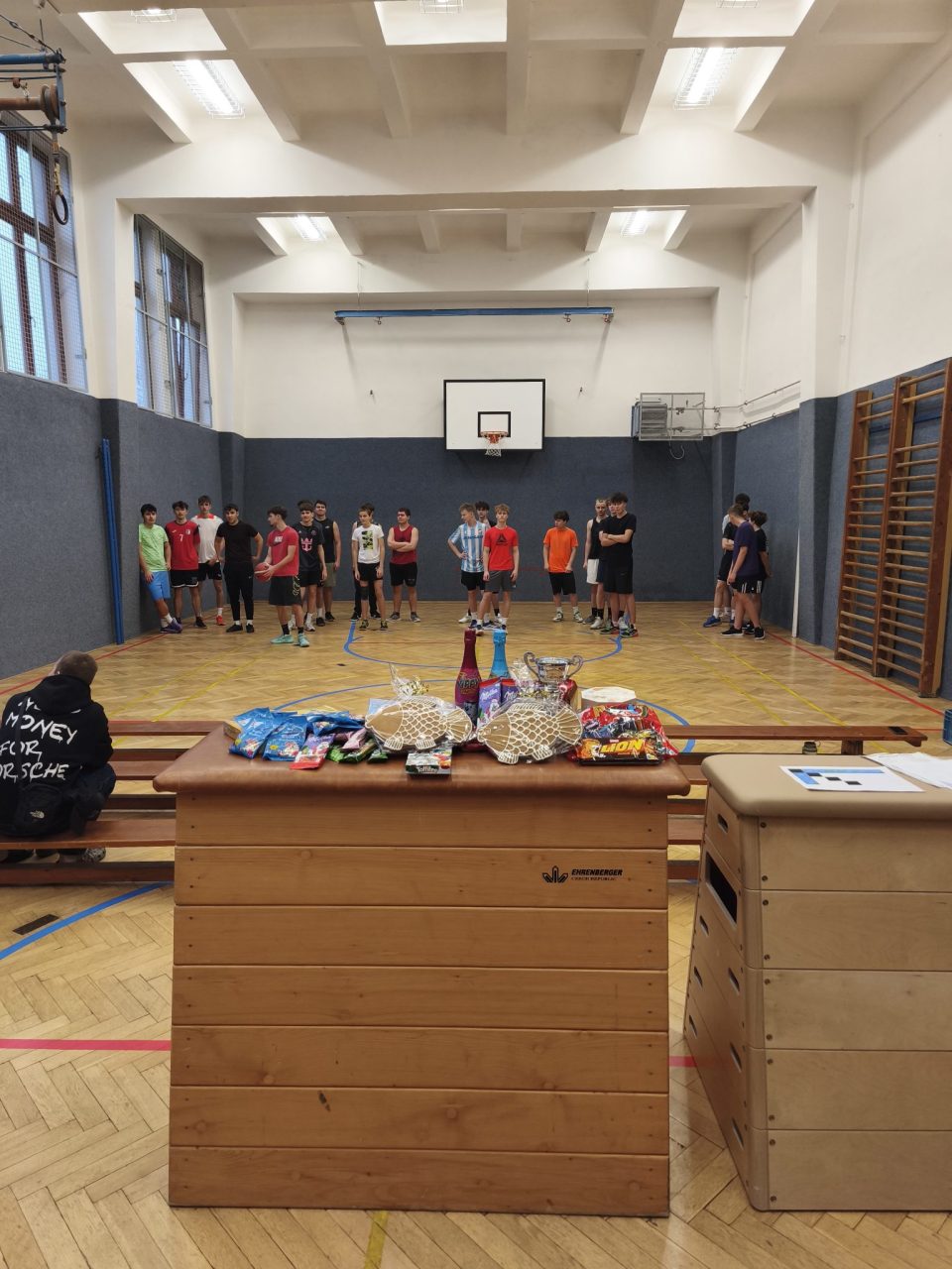 IMG 20251219 085820 - Vánoční sportovní dopoledne: turnaj „O vánočního kapra“ a Silák školy 2025