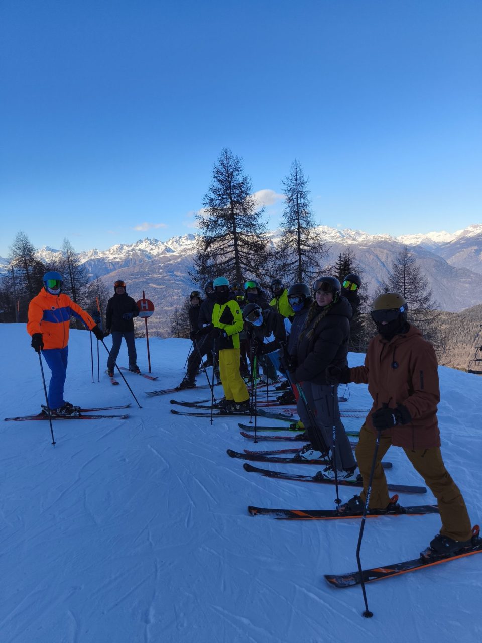 IMG 20260107 131723 - Lyžařský výcvik v Itálii: 2.EM a 2.EE v Aprice