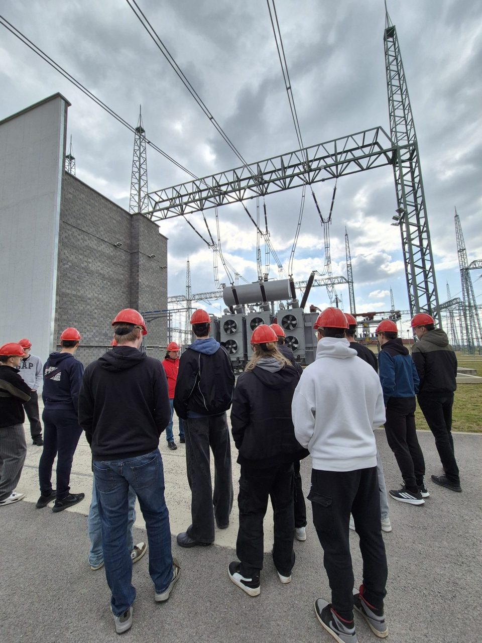 20260320 120650 - Zimní škola na TR Kočín: odborná exkurze žáků 4.EE a 3.EM