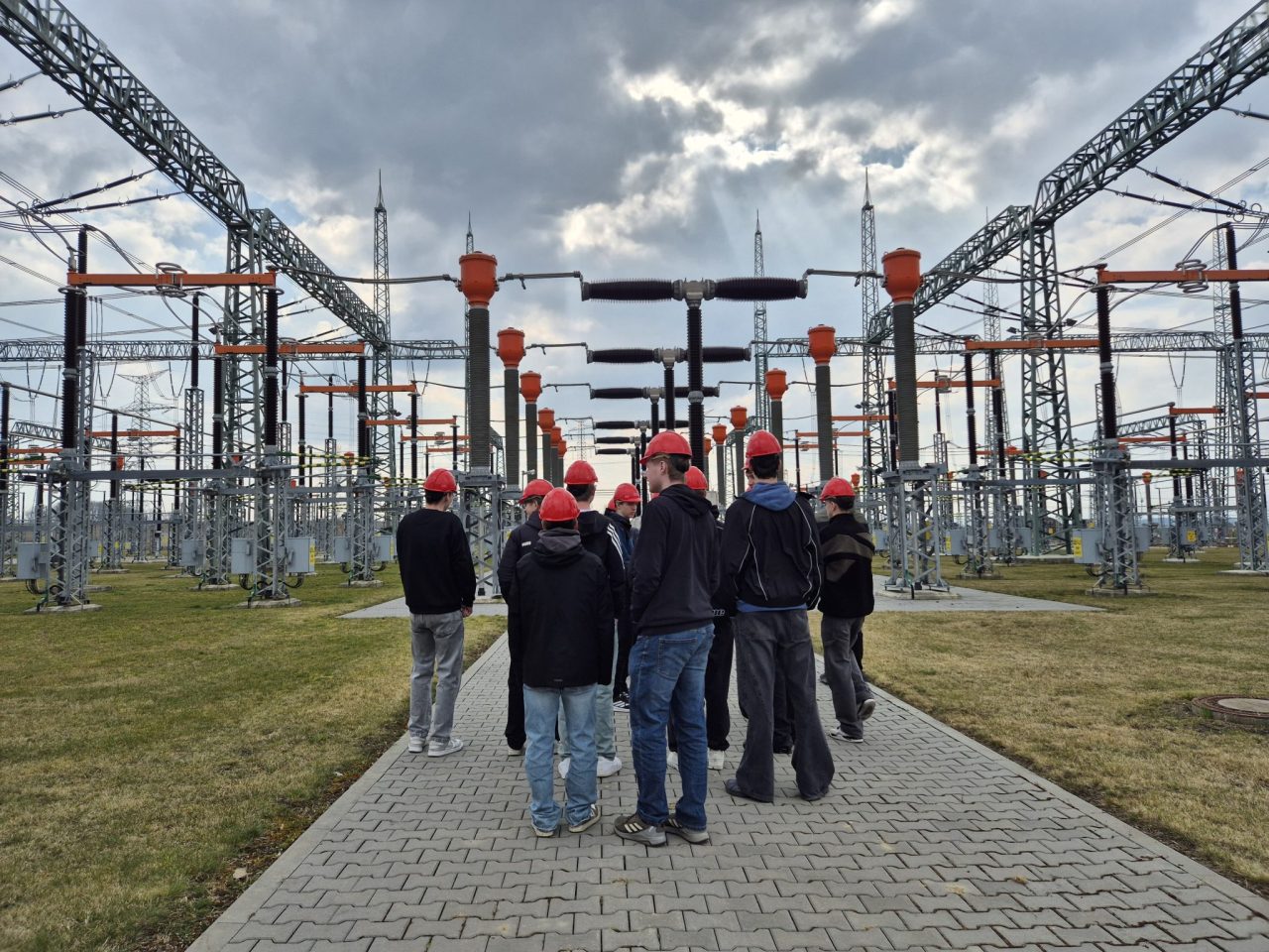 20260320 124036 - Zimní škola na TR Kočín: odborná exkurze žáků 4.EE a 3.EM