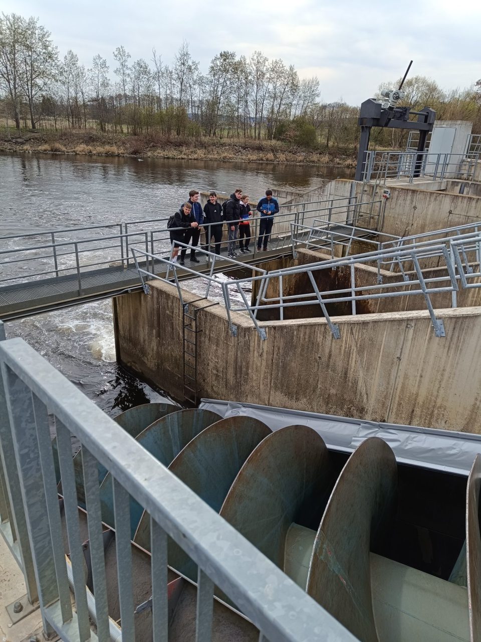 1000007928 - Exkurze třídy 3.ER do malé vodní elektrárny Planá (13. 4. 2026)