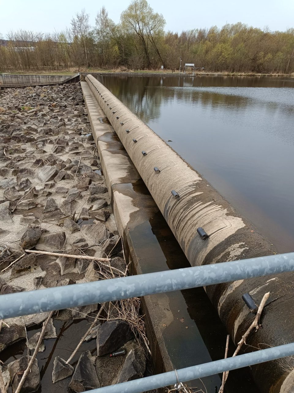 1000007936 - Exkurze třídy 3.ER do malé vodní elektrárny Planá (13. 4. 2026)