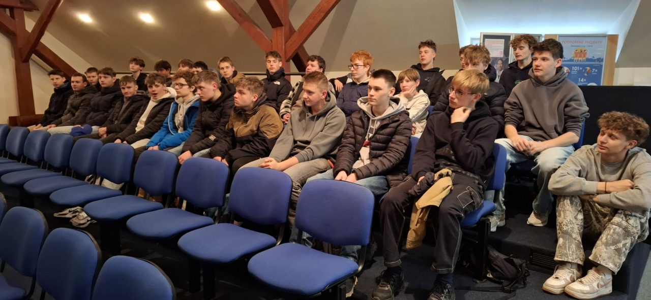 20260410 100107 - Exkurze třídy 1.EE do vodní elektrárny Lipno I (10. 4. 2026)