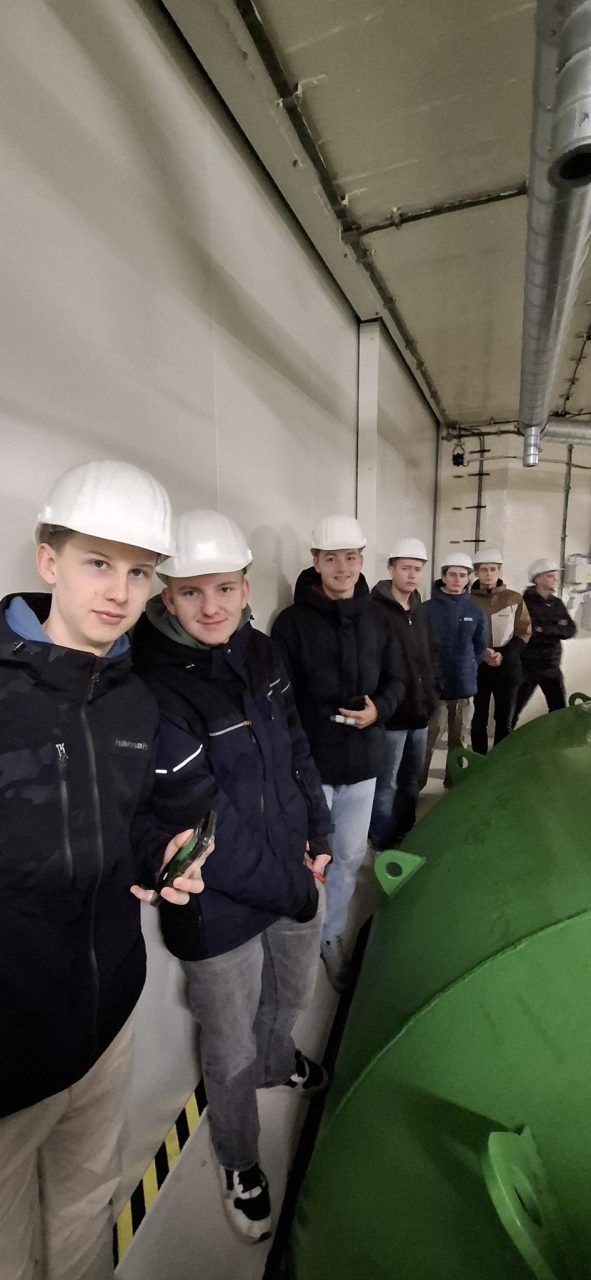 20260410 110929 - Exkurze třídy 1.EE do vodní elektrárny Lipno I (10. 4. 2026)