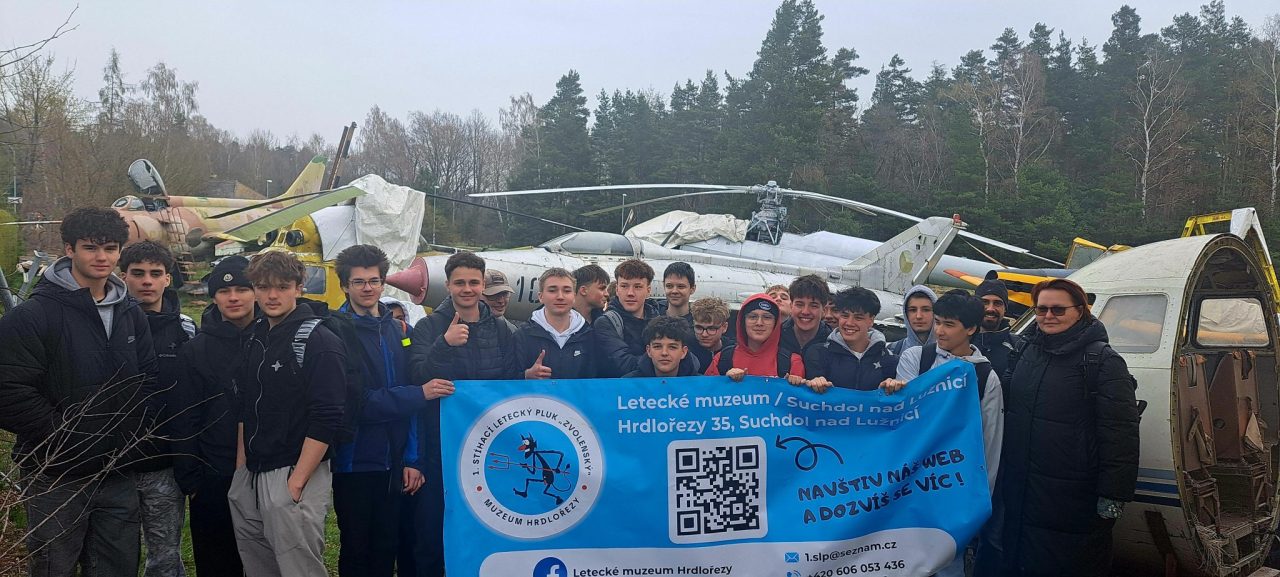 20260410 121943 - Exkurze třídy 1.EM do leteckého muzea v Hrdlořezech (10. 4. 2026)