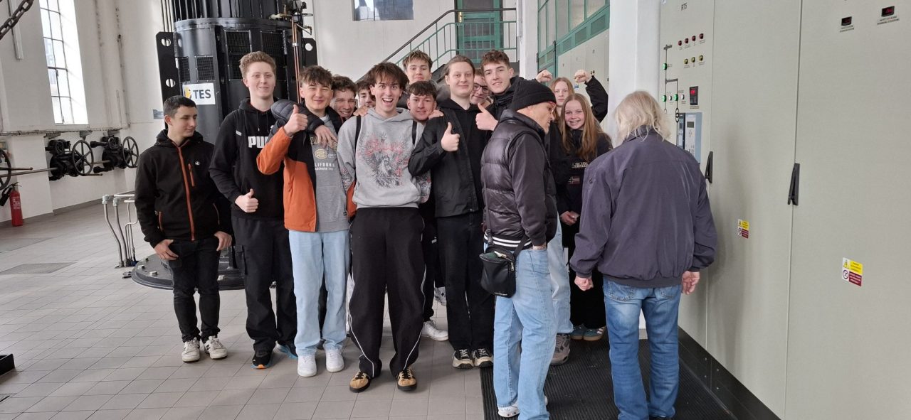 20260413 091132 - Exkurze třídy 2.EE do MVE Sokolský ostrov (13. 4. 2026)