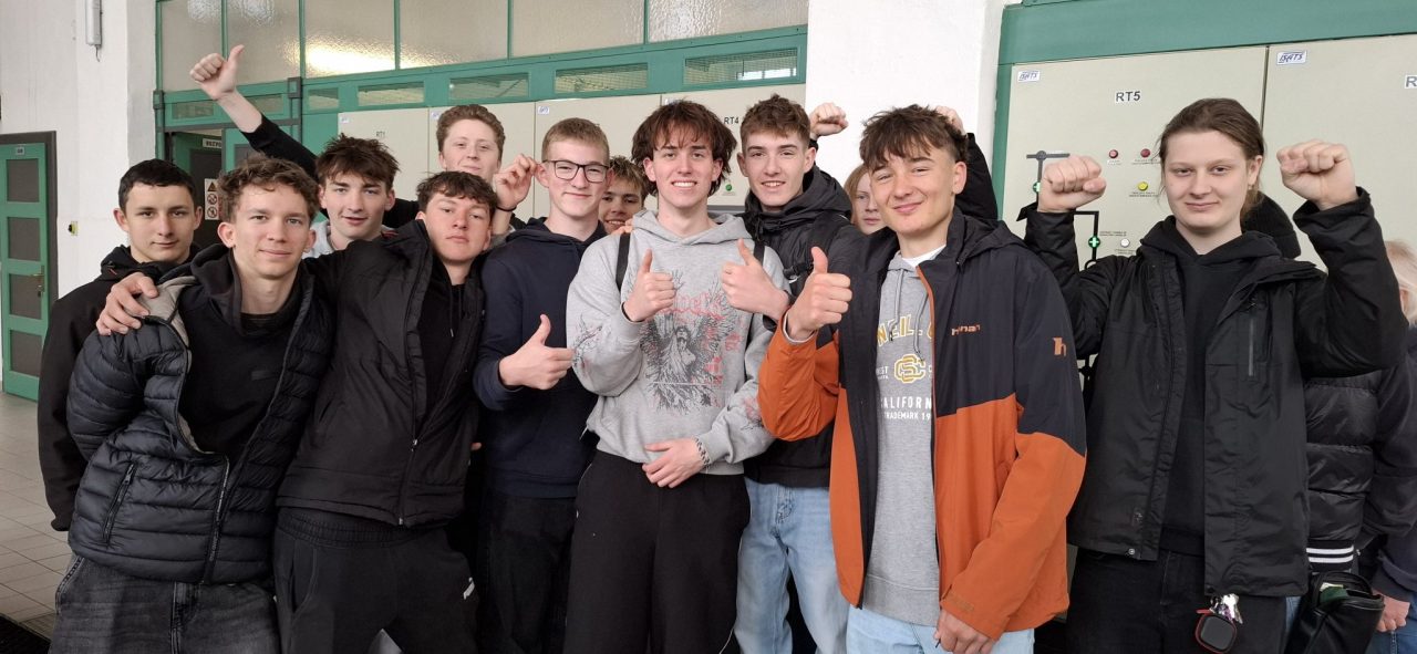 20260413 091150 - Exkurze třídy 2.EE do MVE Sokolský ostrov (13. 4. 2026)