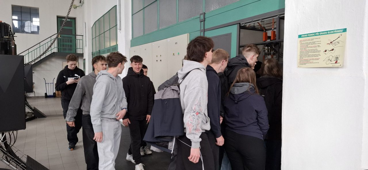 20260413 091232 - Exkurze třídy 2.EE do MVE Sokolský ostrov (13. 4. 2026)