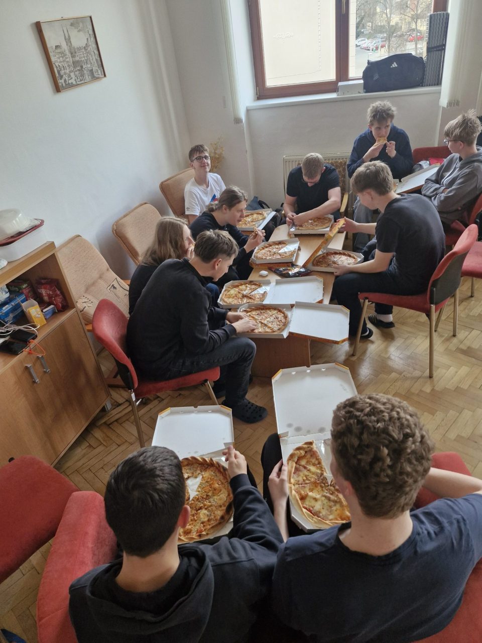 20260413 180252 - Přespávačka 2.EE - tým a kolektiv