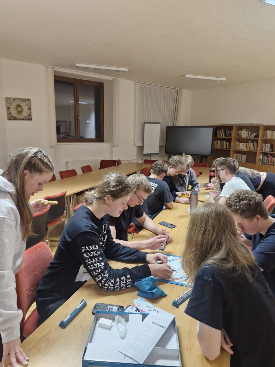 20260413 204544 - Přespávačka 2.EE - tým a kolektiv