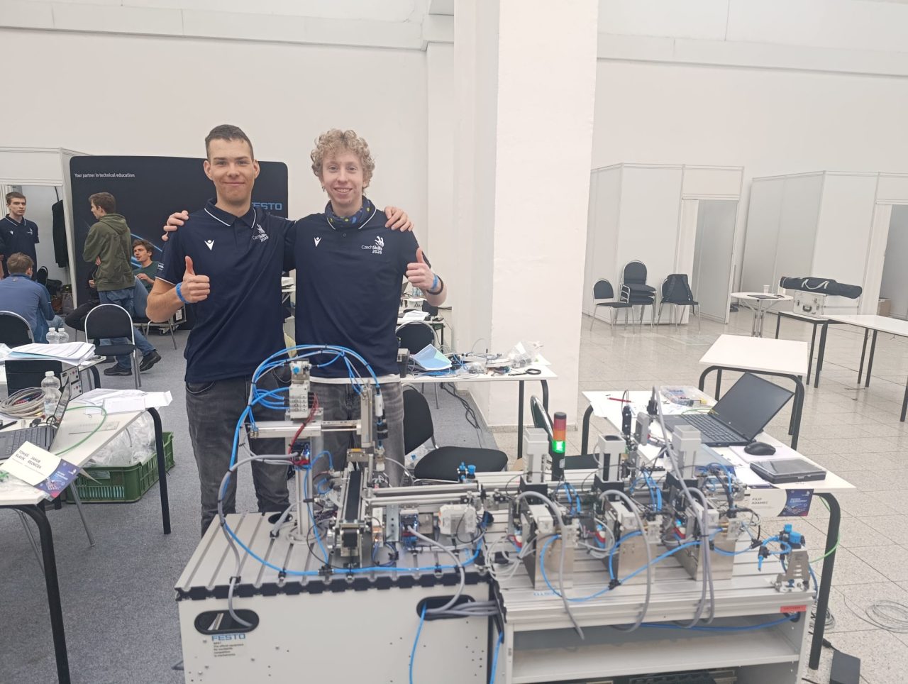 IMG 20260328 130952 - Zlato z CzechSkills! Naši studenti prokázali své elektrikářské a programátorské dovednosti