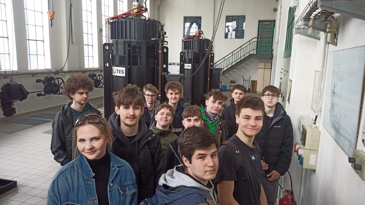 IMG 20260413 085739 1 - Exkurze třídy 2.EE do MVE Sokolský ostrov (13. 4. 2026)