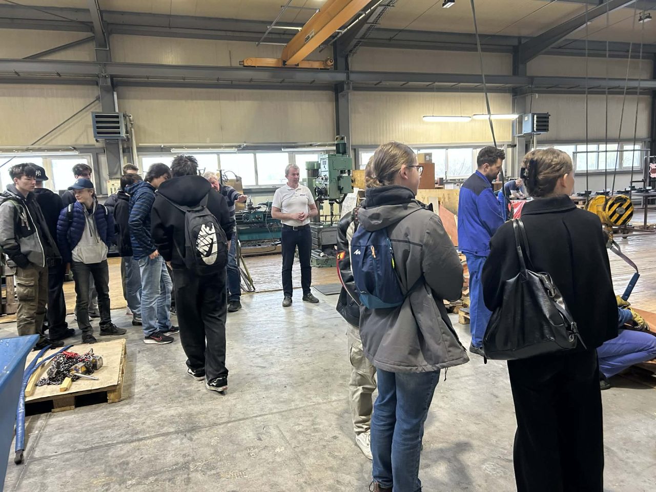 abc2c38d c319 4f4c a727 535ec921afe6 - Exkurze třídy 3.S do společnosti MOSLED (10. 4. 2026)