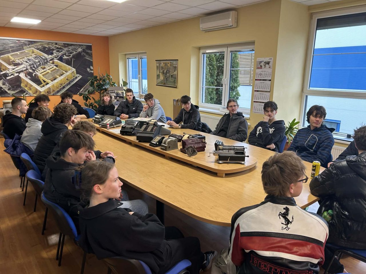 d791ffe3 b859 4827 8c95 26500416d5b1 - Exkurze třídy 3.S do společnosti MOSLED (10. 4. 2026)