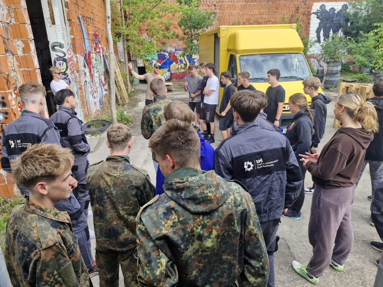 20260623 085244 - Školní výlet 2.EE - paintball ČB