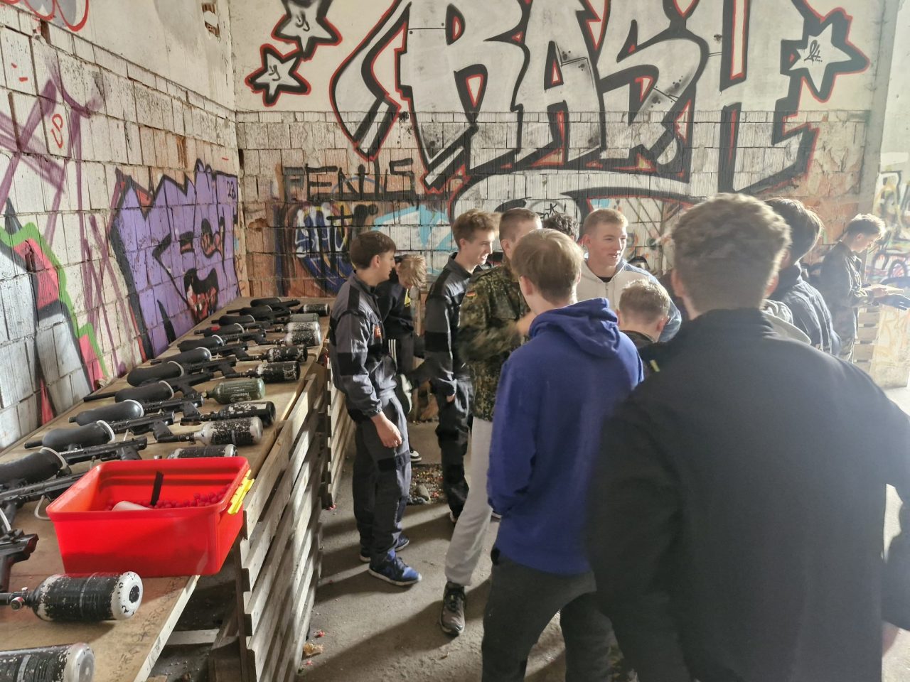 20260623 085337 - Školní výlet 2.EE - paintball ČB