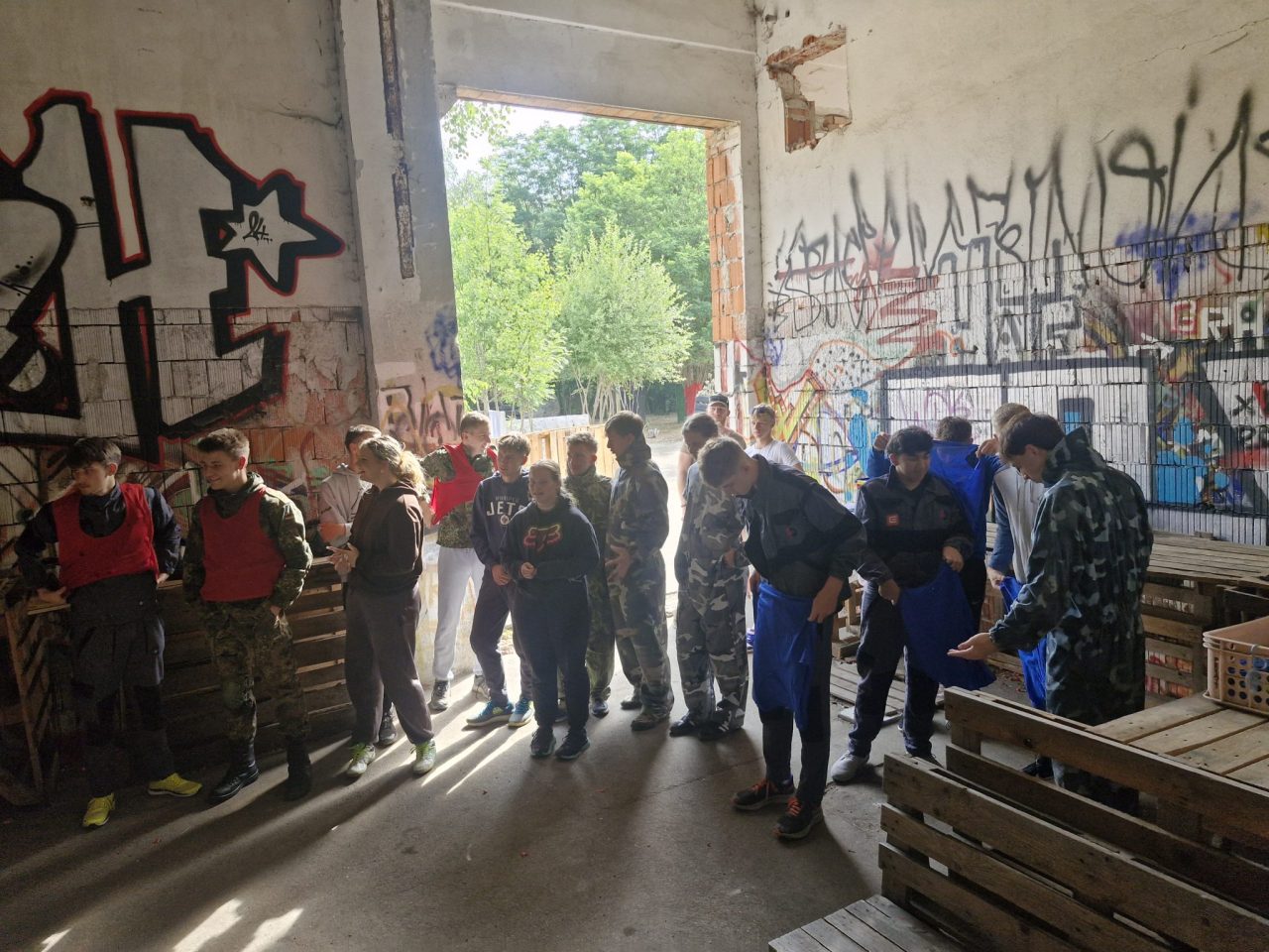 20260623 090027 - Školní výlet 2.EE - paintball ČB