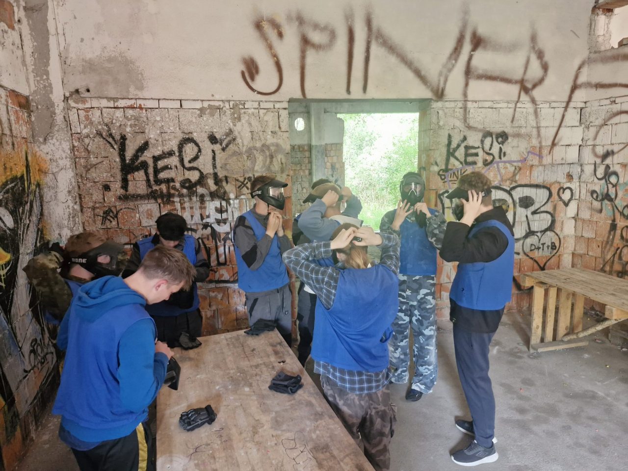20260623 090417 - Školní výlet 2.EE - paintball ČB